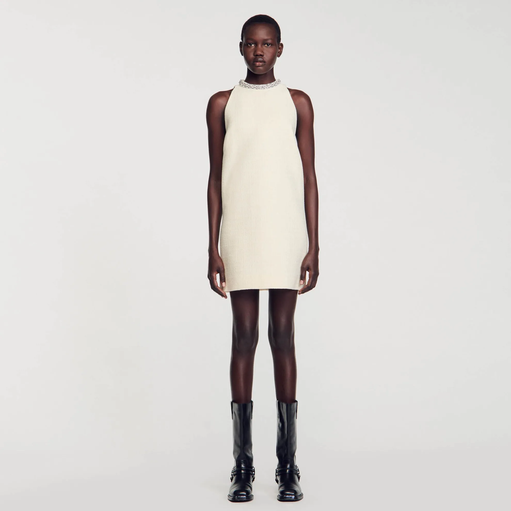 Hals Jurk Afgewerkt Met Siersteentjes