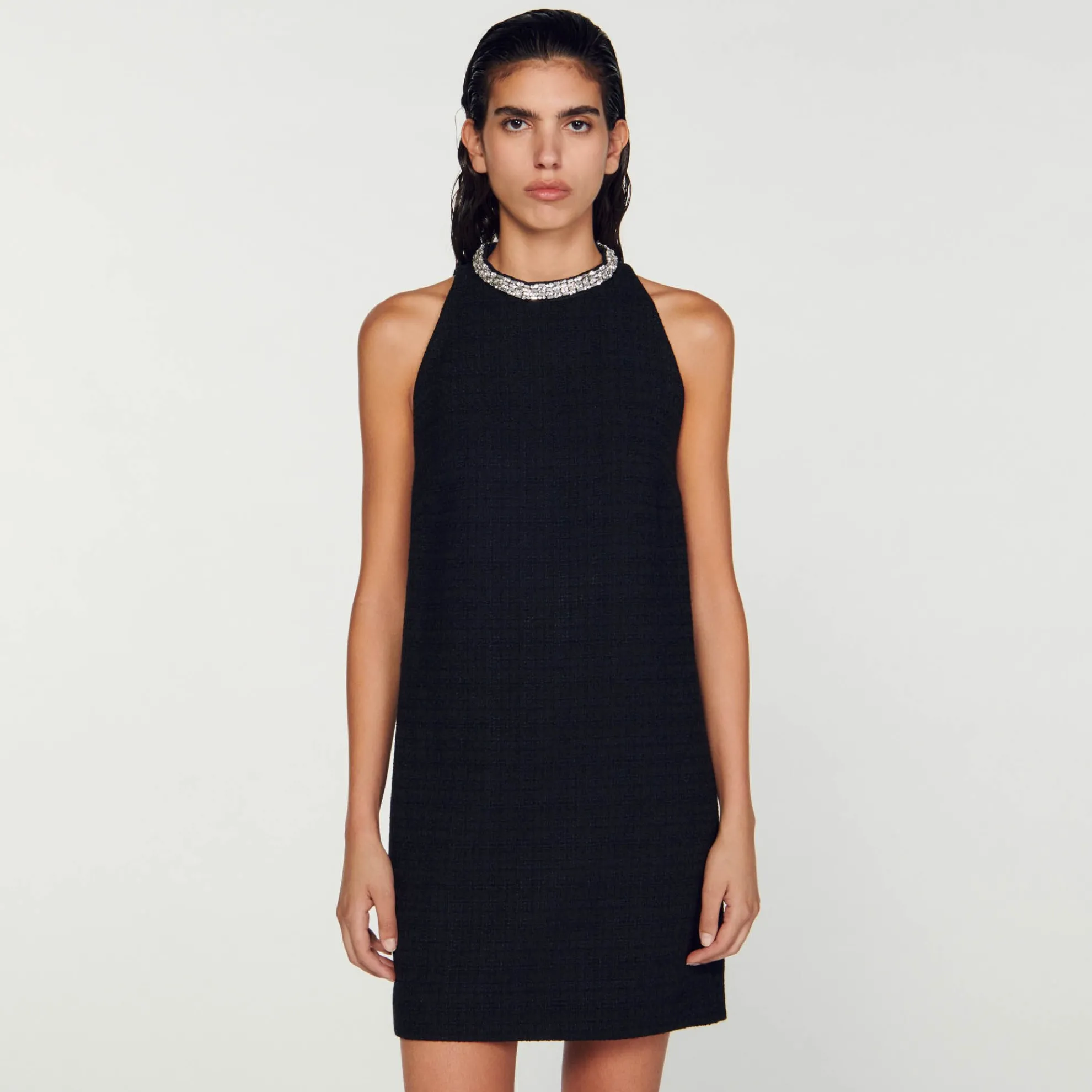 Hals Jurk Afgewerkt Met Siersteentjes