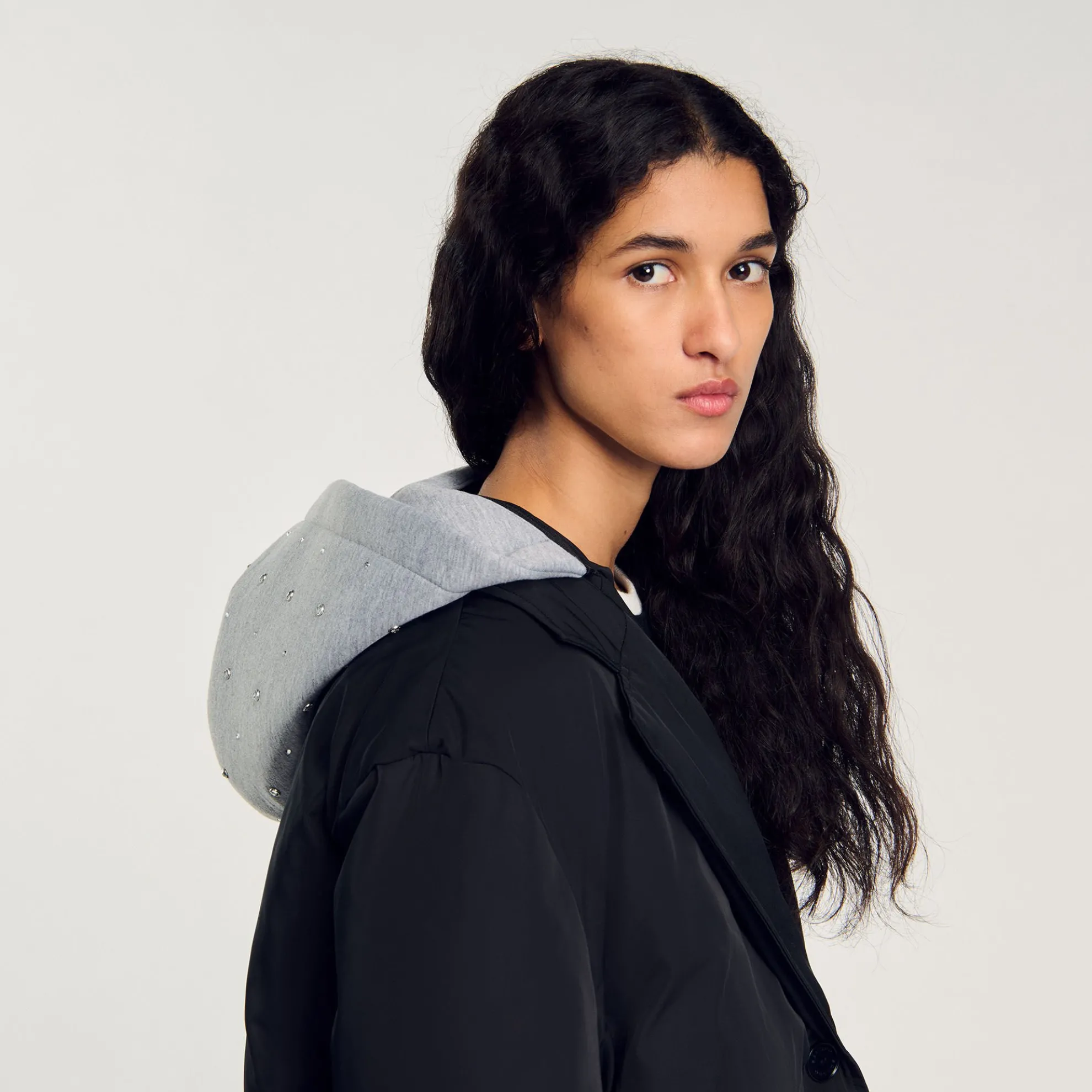 Jas Met Contrasterende Capuchon