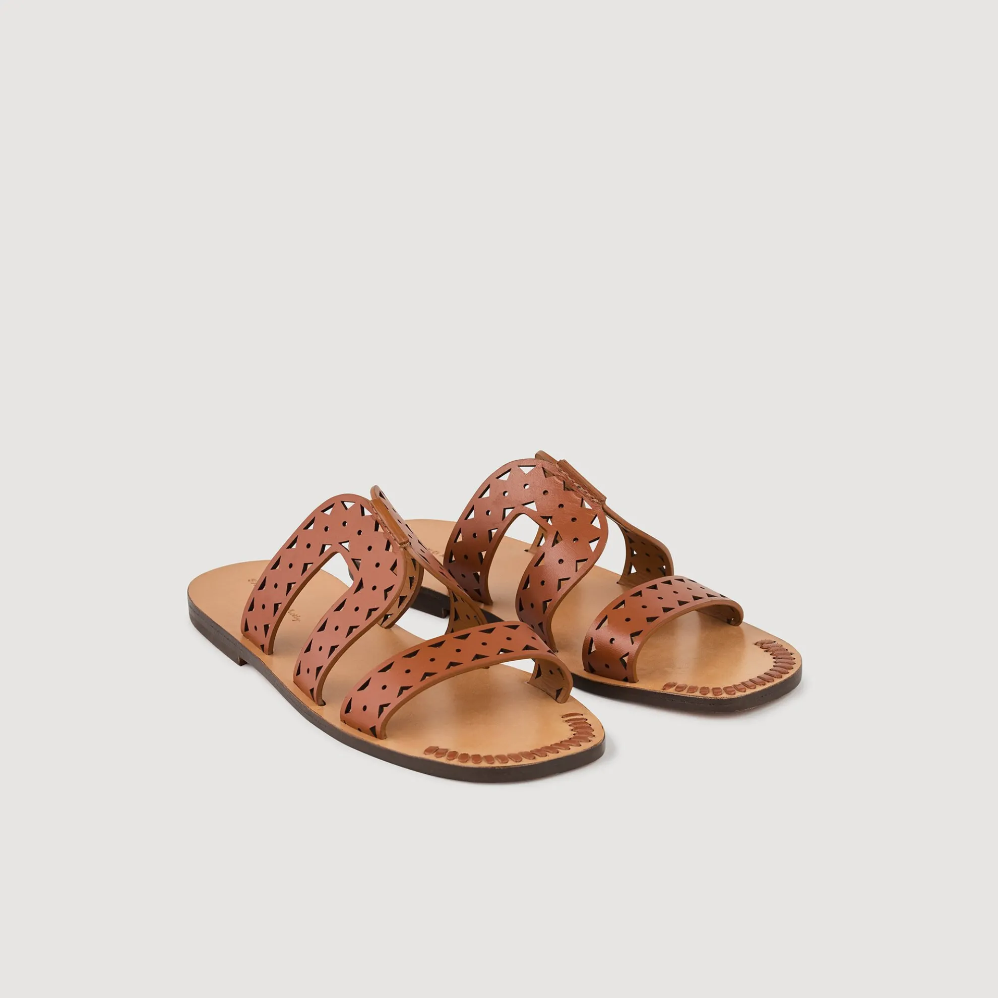 Sandalen Plat Van Leer Geperforeerd